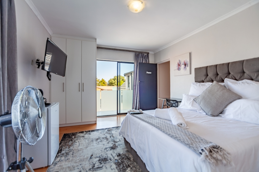 8 Bedroom Property for Sale in Milnerton Ridge Western Cape